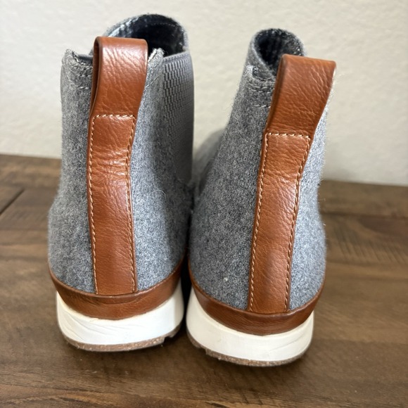 BOC Born Boots Womens 8-9 Kara Ankle Chelsea Booties Gray Faux Wool Pull On - Picture 4 of 9